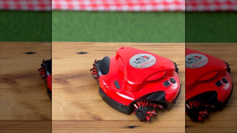 Grillbot cleaning robot on a piece of wood