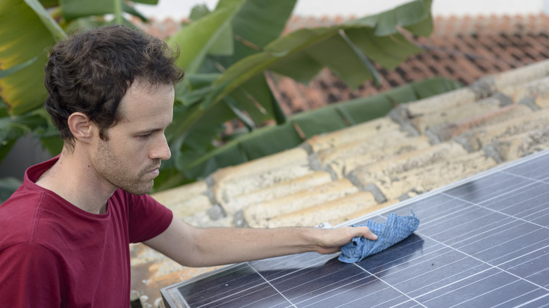 mean cleaning solar panel