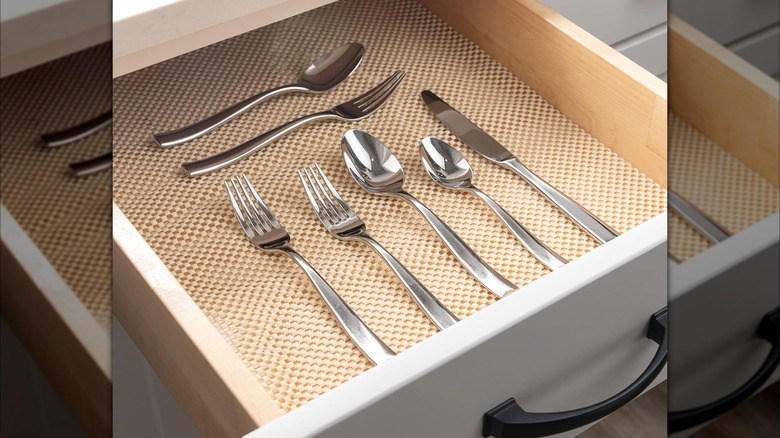 A drawer with cabinet liner from Veken