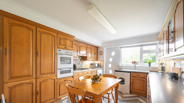 A dated kitchen with a fluorescent light