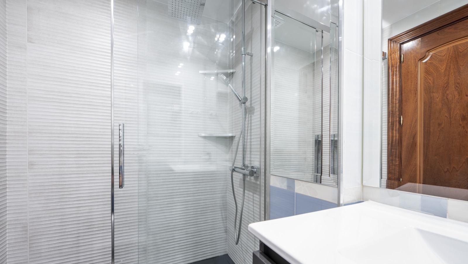 Leave The Frameless Shower Door Trend In The Past & Try This Cozy Idea Instead – House Digest