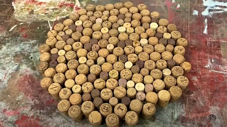 Circular wine cork bath mat