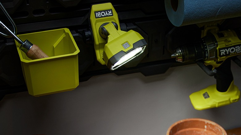 Ryobi Magnetic Clamp Light