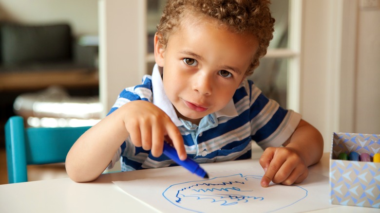 kid drawing markers coffee table