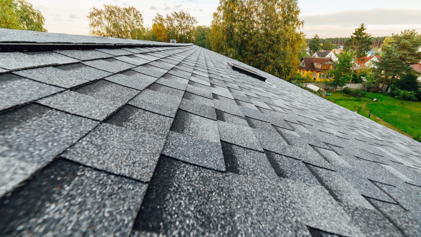 light-colored-vs-dark-colored-shingles-which-is-better