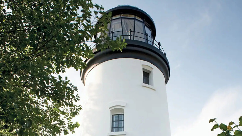 lighthouse beacon during daytime