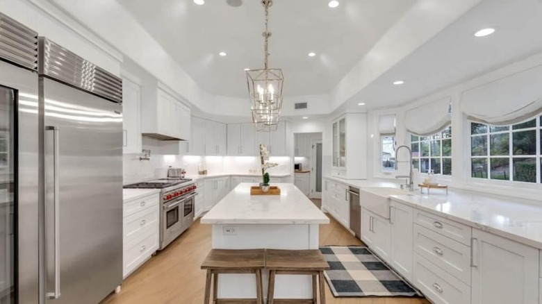 white modern kitchen