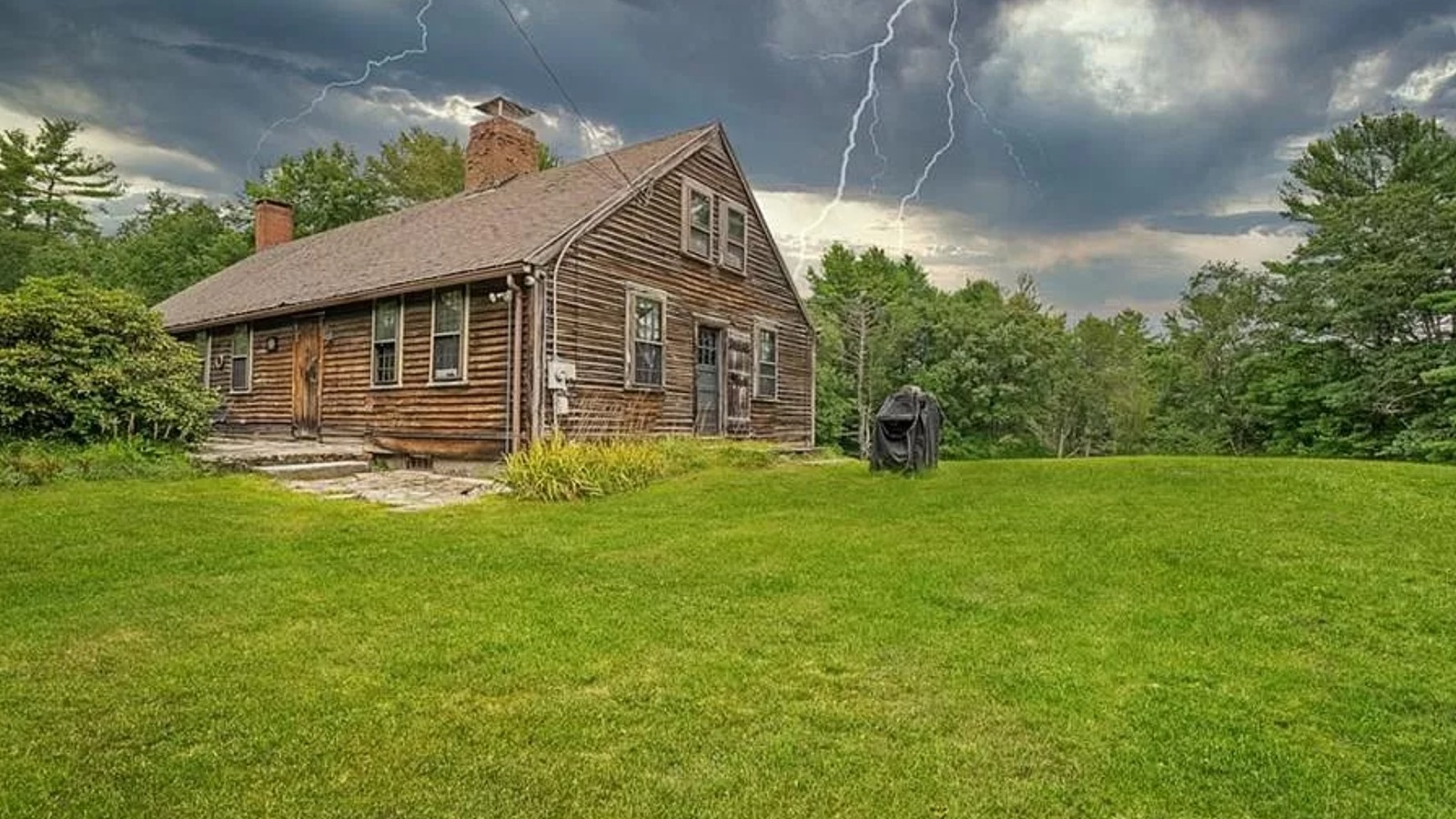 look-inside-the-spooky-house-from-the-conjuring-that-just-sold