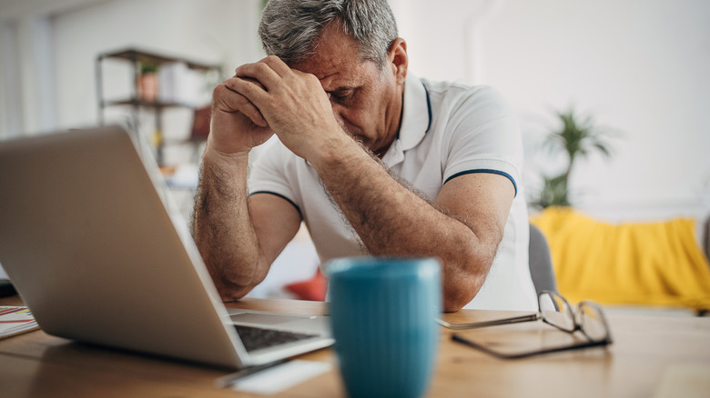 older man confused on computer