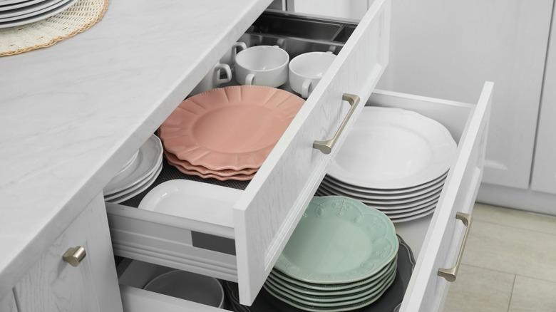 Drawers containing plates and cups