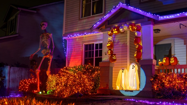 Halloween yard display