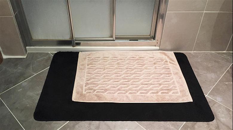 black and pink bath mats