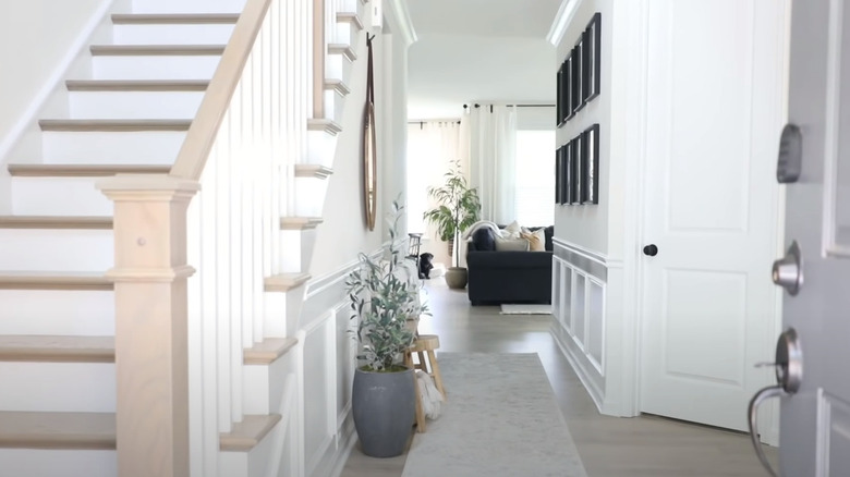 Entryway that carries on towards living area