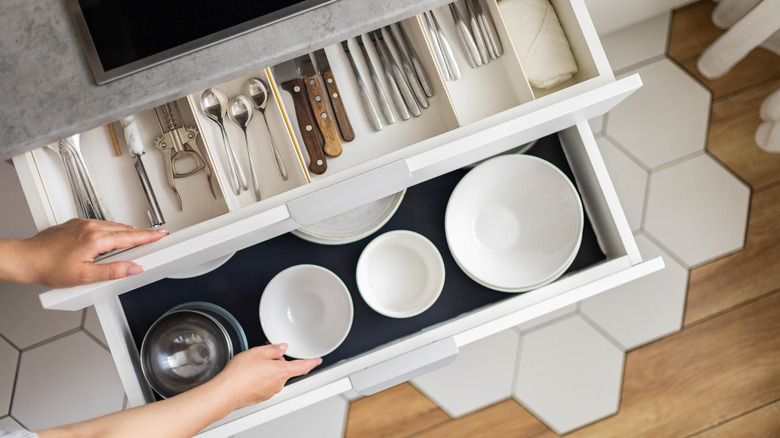 Plates inside a drawer