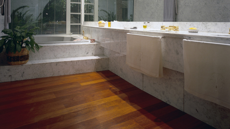 An image of a bathroom with marble details everywhere