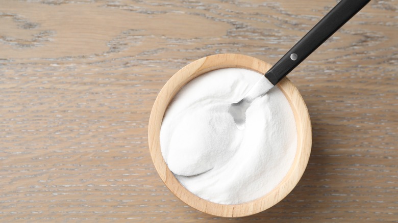 baking soda in bowl with spoon