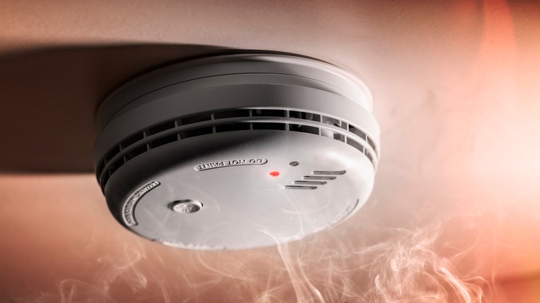 smoke alarm on ceiling