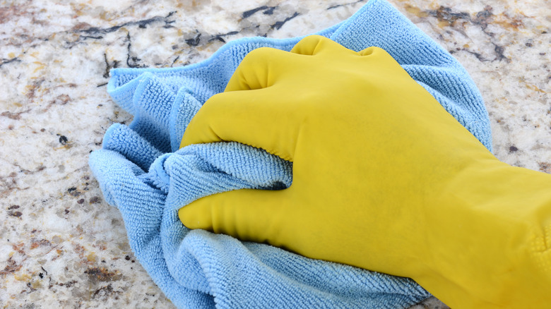 polishing granite countertop