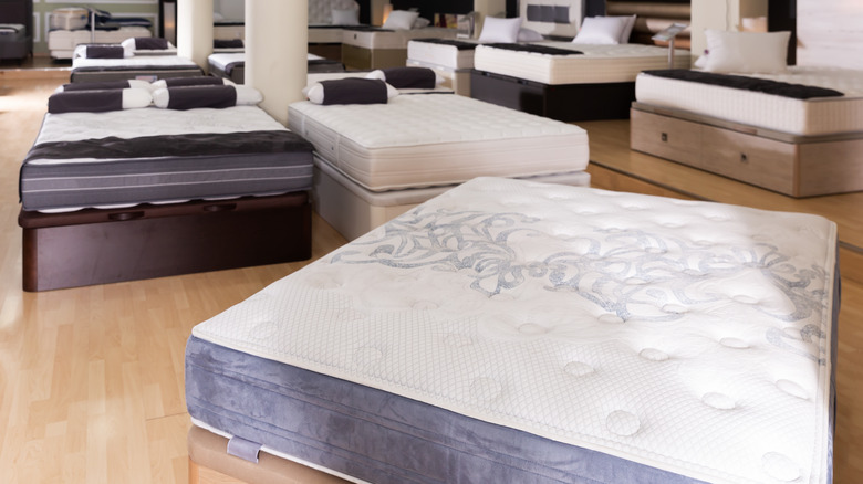 mattress store with beds