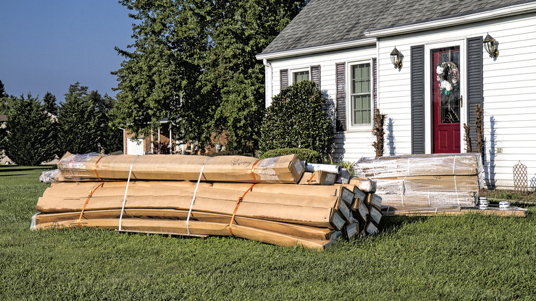 vinyl siding on lawn