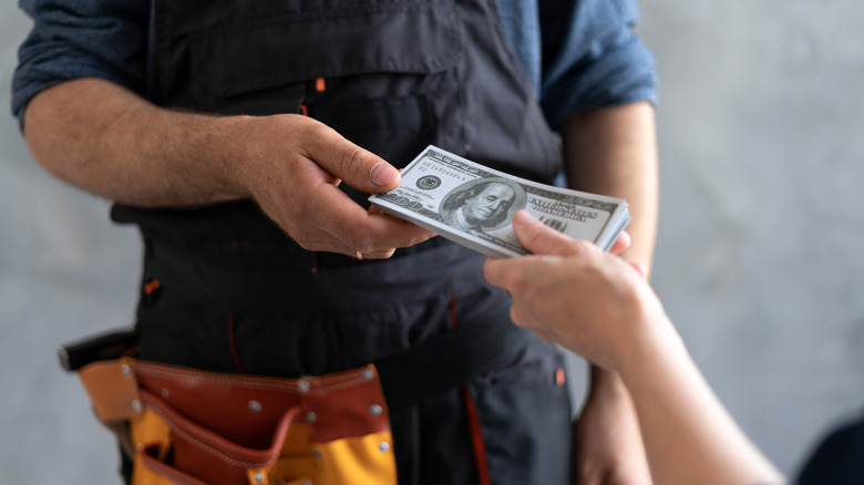 paying construction worker with cash