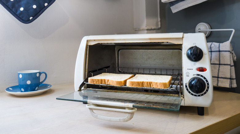 toast in toaster oven