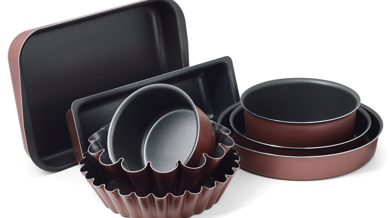 set of bakeware white background