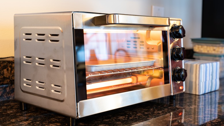 a clean toaster oven