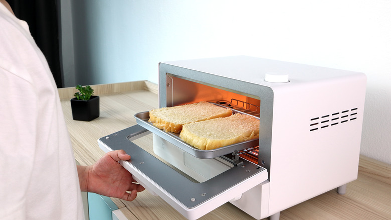 toasting bread in toaster oven