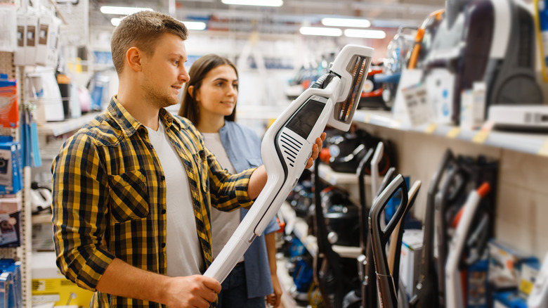 couple choosing a vacuum cleaner