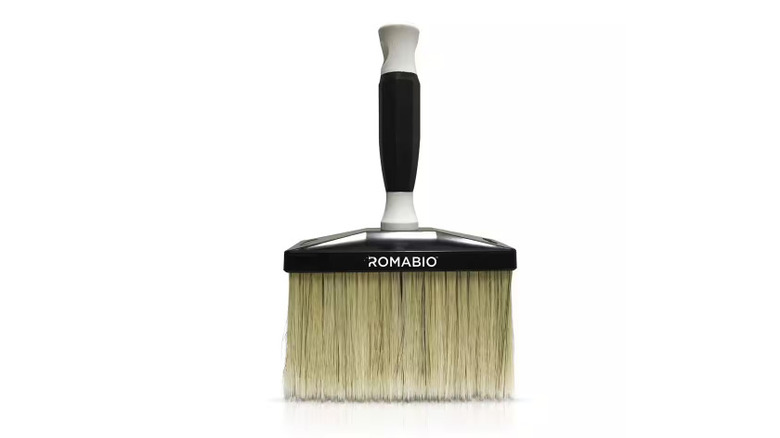 paintbrush with long firm bristles