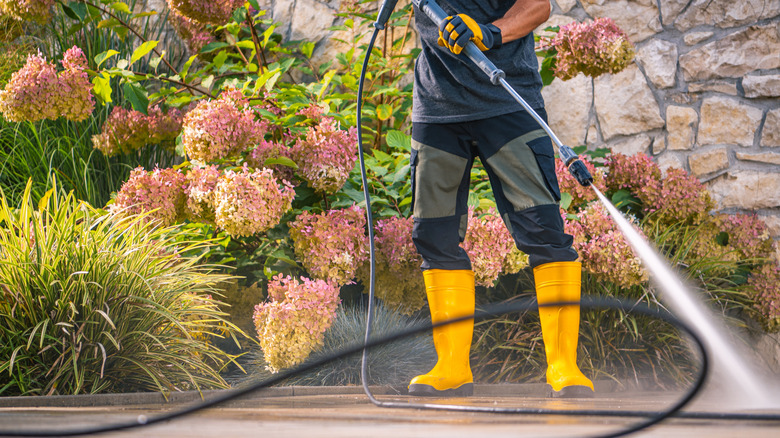 Power washing without soap