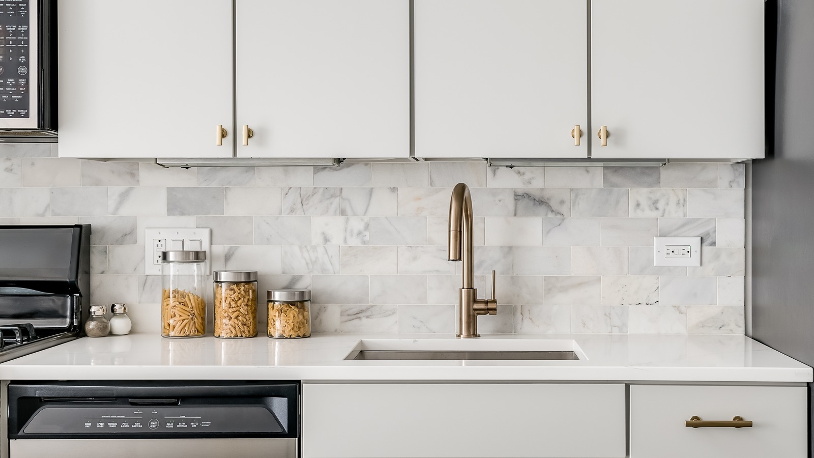 Do It Yourself: How to Install a Kitchen Backsplash 