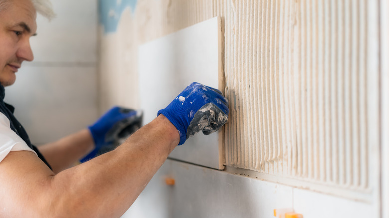 man install tile backsplash