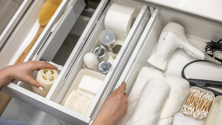 Bathroom storage drawer