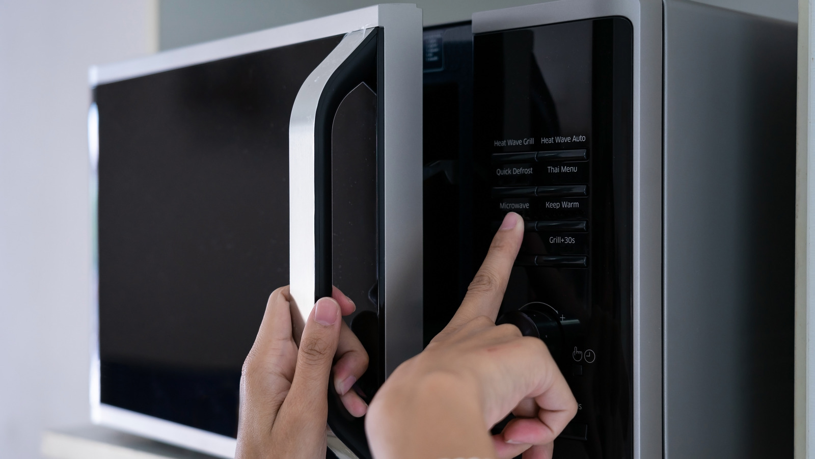 8 mistakes people make when using a microwave