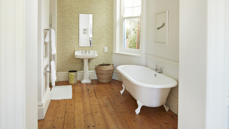 A bathroom with hardwood floors