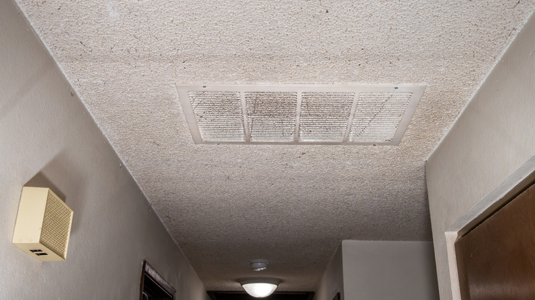 Popcorn ceiling featuring an air vent