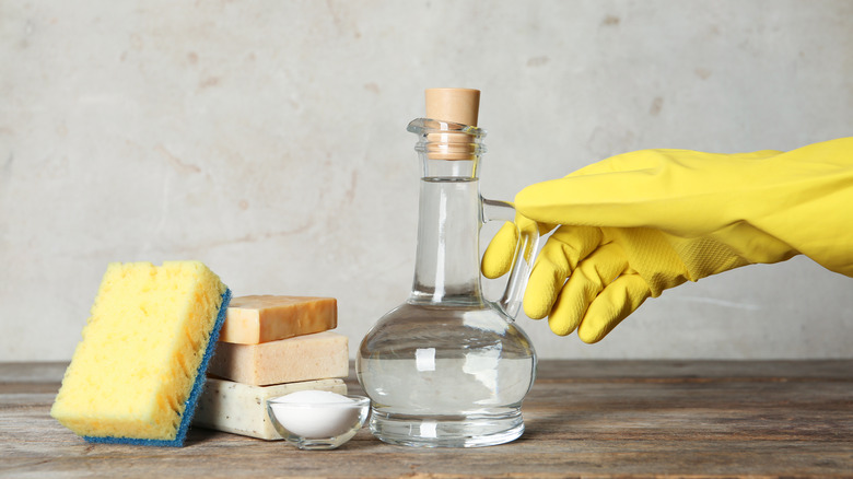 vinegar cleaning solutions