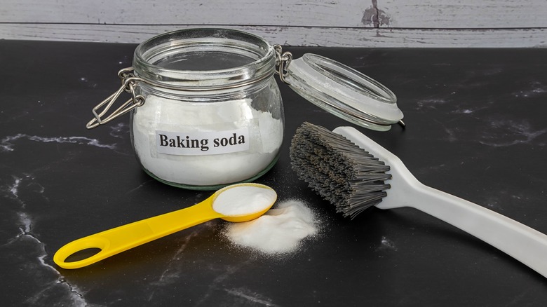 baking soda for cleaning bathroom