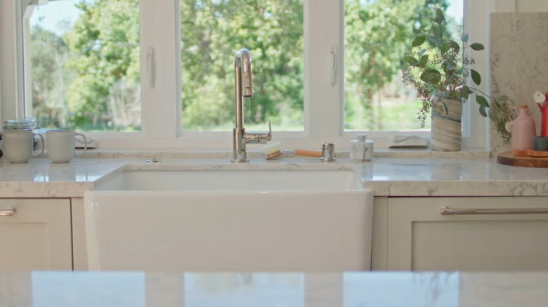 A white modern farmhouse sink