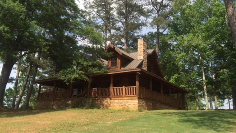 A cabin in Fairburn, Georgia