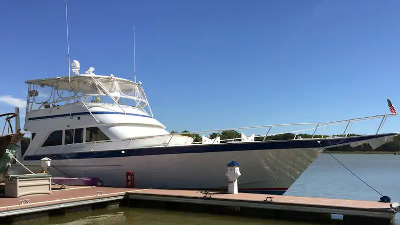 caddyshack yacht exterior