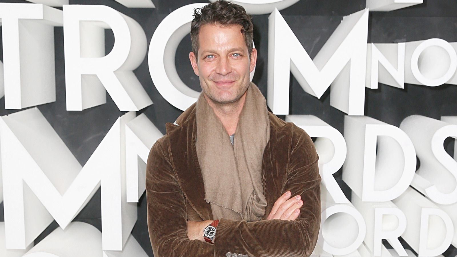 Nate Berkus Reveals Some Of His Favorite Places To Use Wallpaper In A Home   L Intro 1694521753 