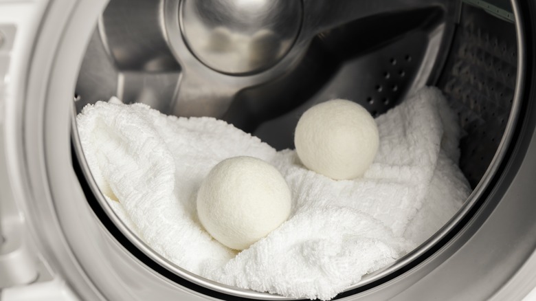 Wool dryer balls in machine