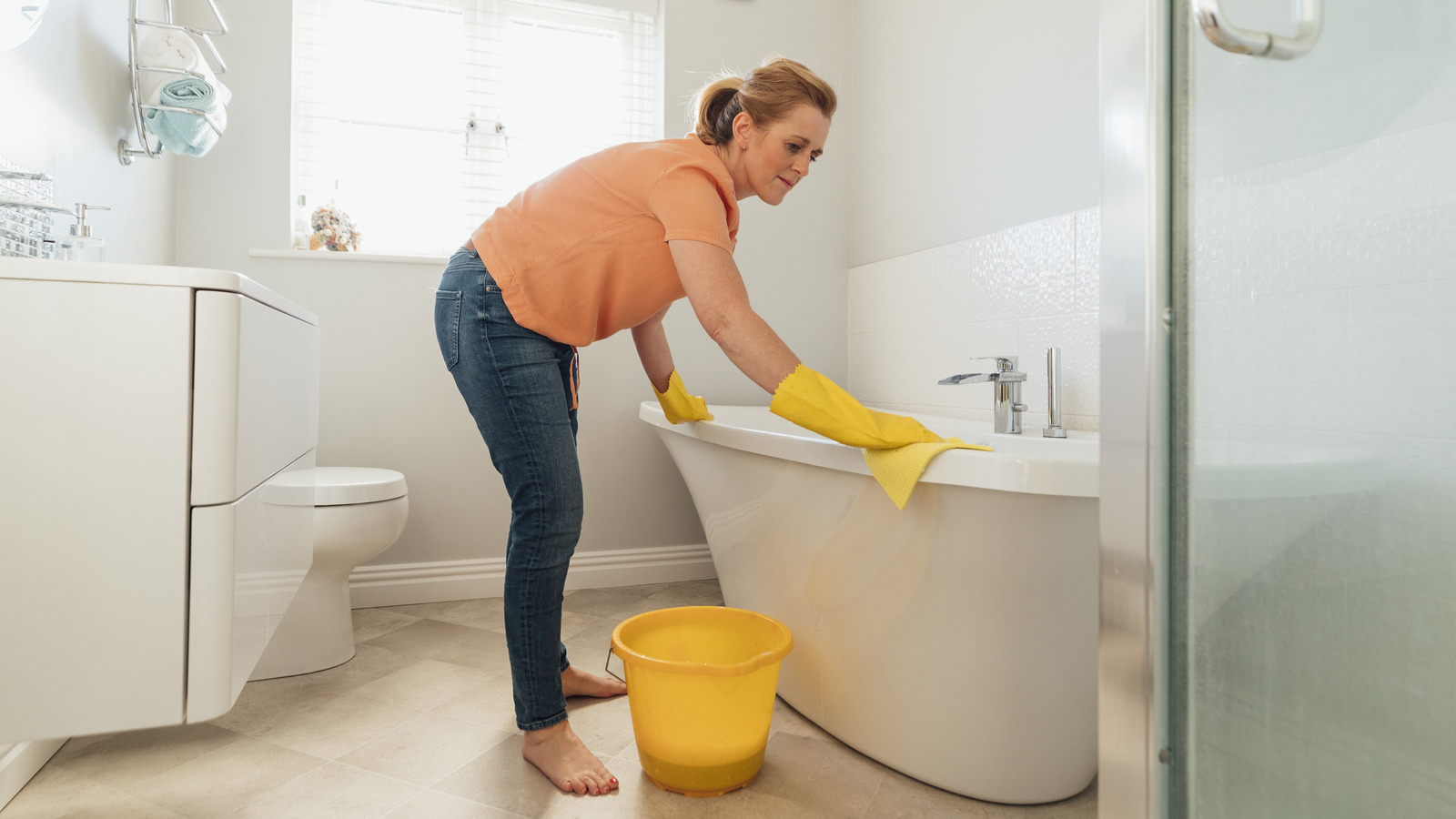 Never Use Bleach To Clean A Fiberglass Tub. Use This Natural Ingredient