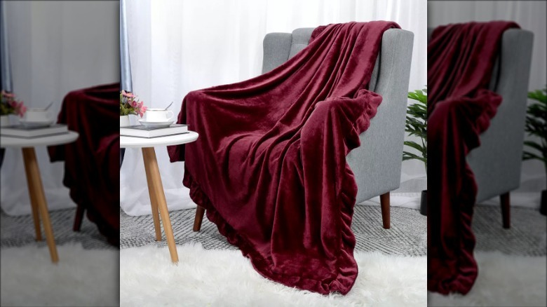 blanket with ruffles