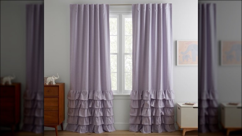 curtain with ruffles