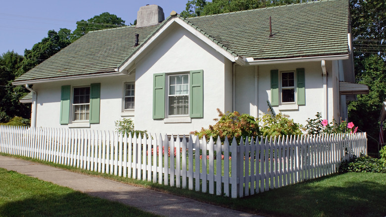 Cottage with fence and oakleaf hydrangeas