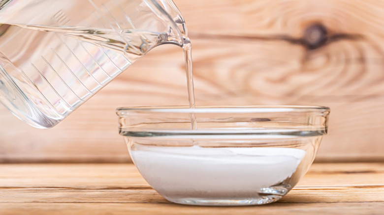 Pouring water into baking soda